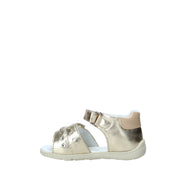 Sandali con strappi Dorato Chicco