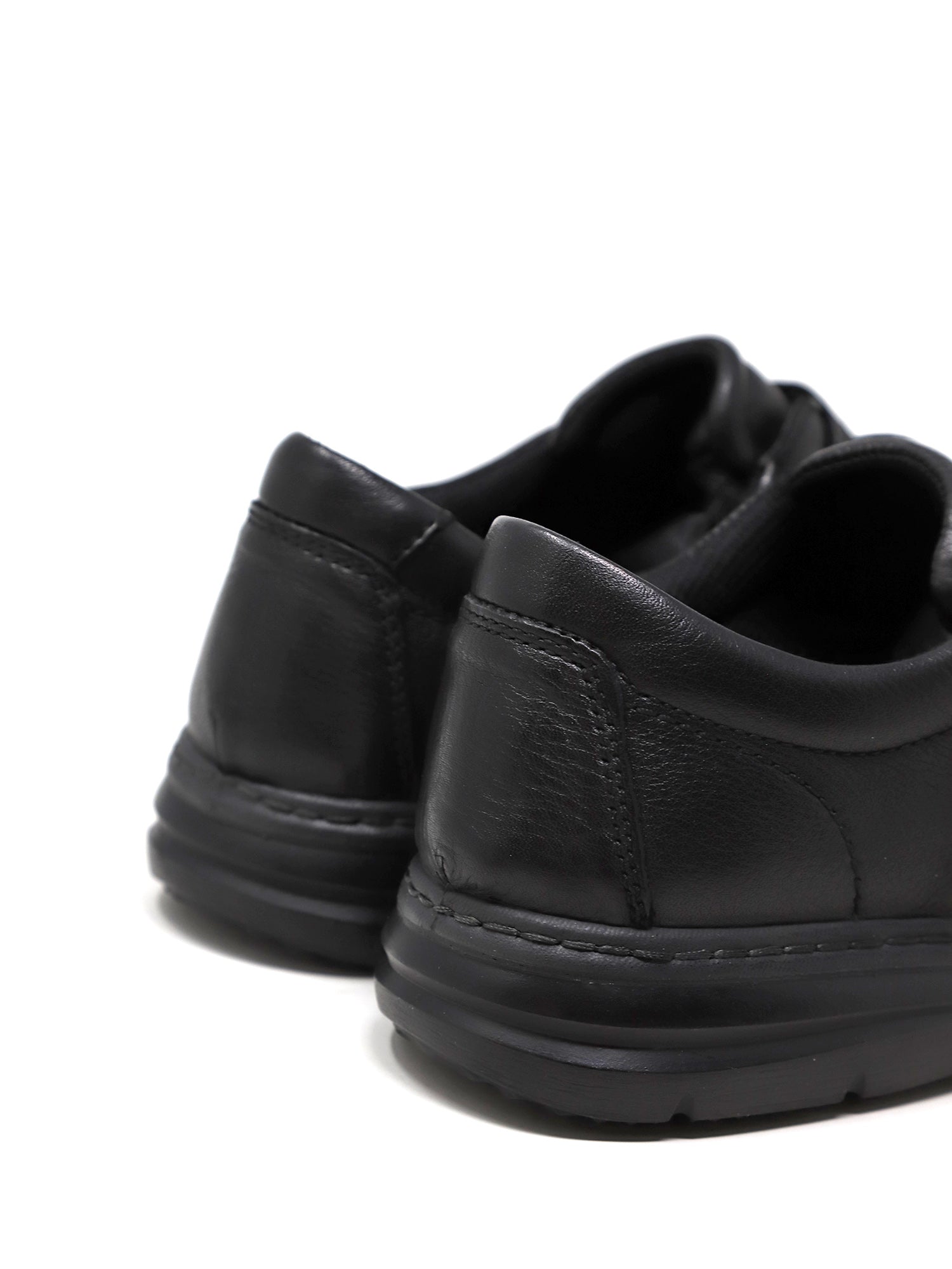 Scarpe con strappi Nero Enval